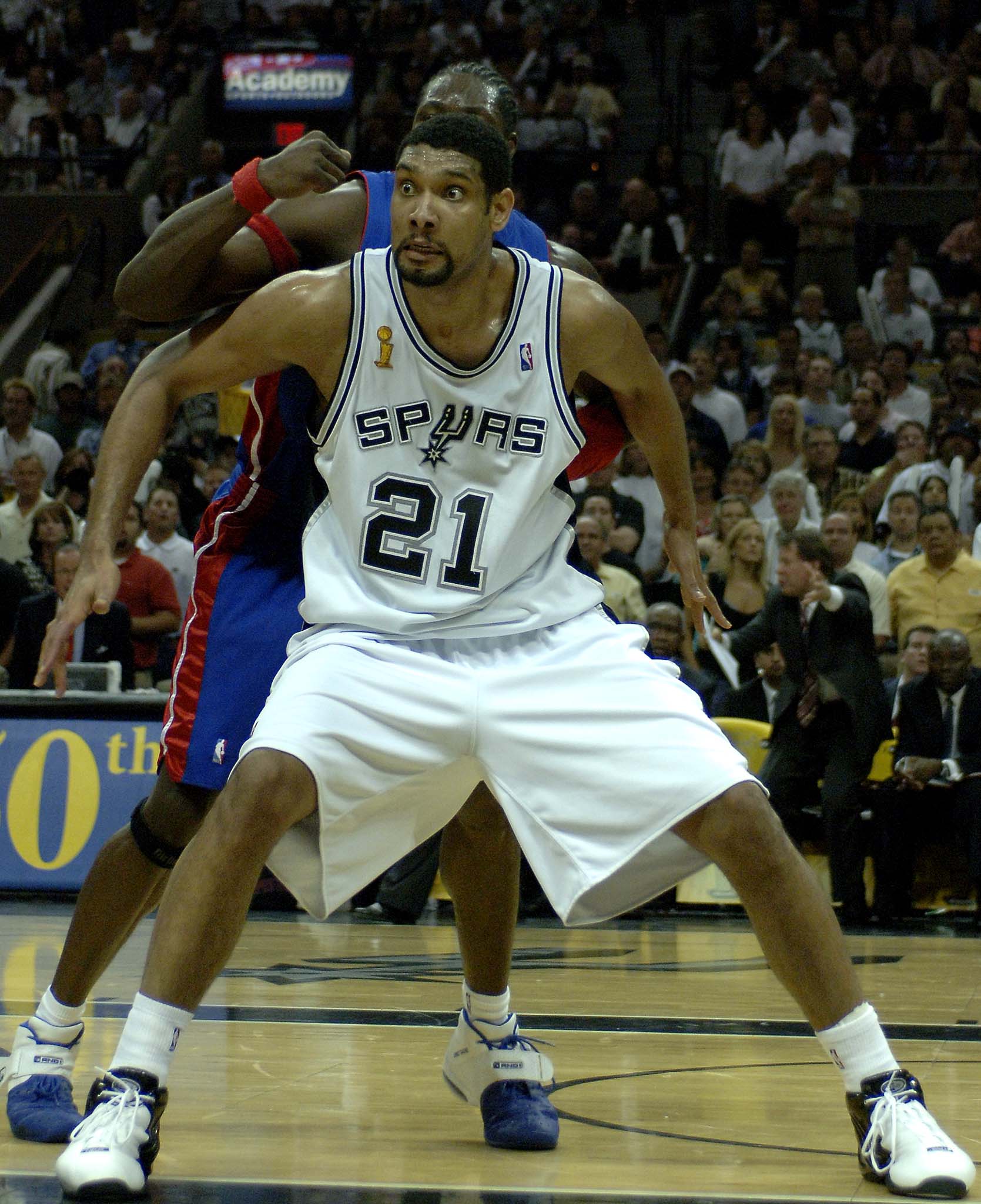 图片报：维拉有意奥蓬达，但他最近没向RB莱比锡提出离队请求（图片报：阿斯顿维拉有意奥蓬达，球员近期未向RB莱比锡提交离队申请）