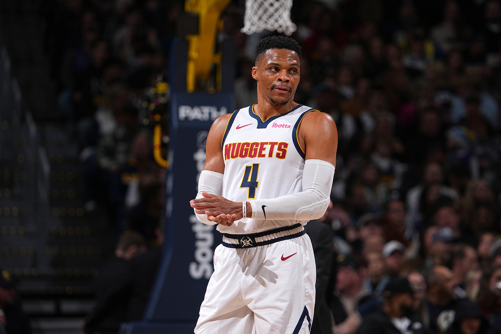 恩里克：登贝莱得流感了所以没来，我们已习惯这赛季没有他（恩里克：登贝莱因流感缺席，本赛季我们已习惯没有他）