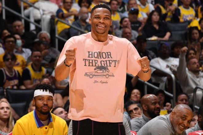 B席48次英超助攻超越阿圭罗，曼城队史仅次于丁丁和D席（B席英超助攻达48次超越阿圭罗，曼城队史仅逊丁丁与D席）