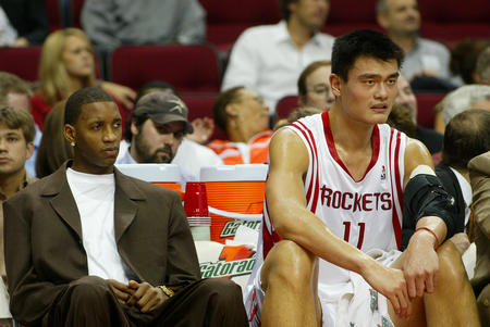 人盯人战术，一段萨利巴紧逼凯恩的短视频走红网络（萨利巴紧追凯恩的短视频爆红全网：人盯人战术示范）