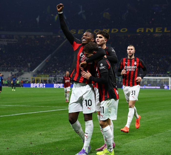 斯内德：我不是健美运动员没去过健身房；枪手今年会有所作为（斯内德：我非健美型，从未进健身房；阿森纳本赛季可期）