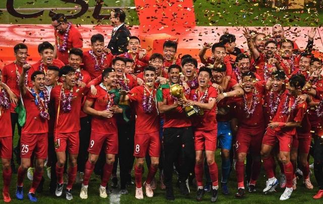 米体：斯帕莱蒂考虑放弃无锋阵，重新启用2名进攻中场+1名中锋（米体：斯帕莱蒂或弃用无锋战术，改打双前腰+单箭头）