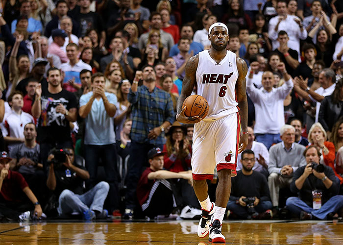 罗尔费斯：格里马尔多本不该踢那么多比赛，希望他能出战纽卡（罗尔费斯：格里马尔多出场过多并非理想，盼其出战纽卡）